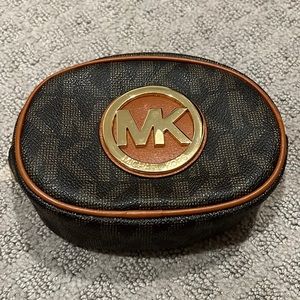 Michael Kors Pouch